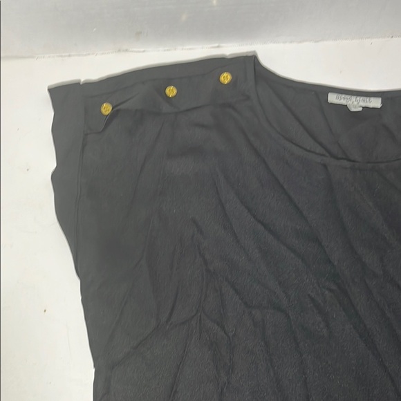 Speed Limit 98 Black Cap Sleeve Relaxed Blouse - Picture 7 of 13